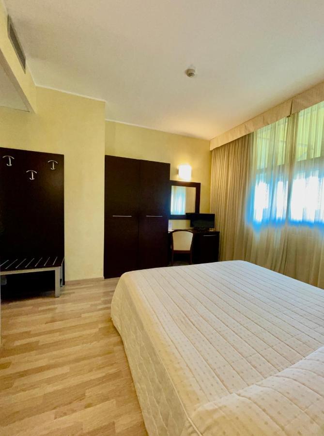 Hotel Visconti كاردانو آل كامبو المظهر الخارجي الصورة
