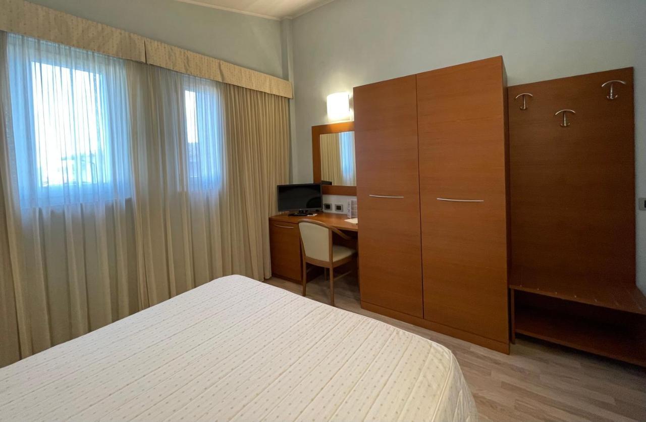 Hotel Visconti كاردانو آل كامبو المظهر الخارجي الصورة