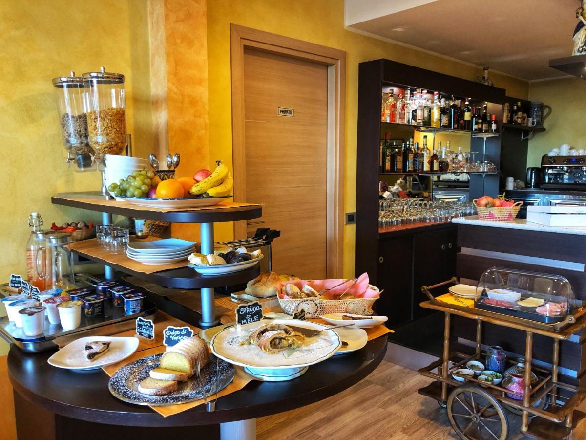 Hotel Visconti كاردانو آل كامبو المظهر الخارجي الصورة